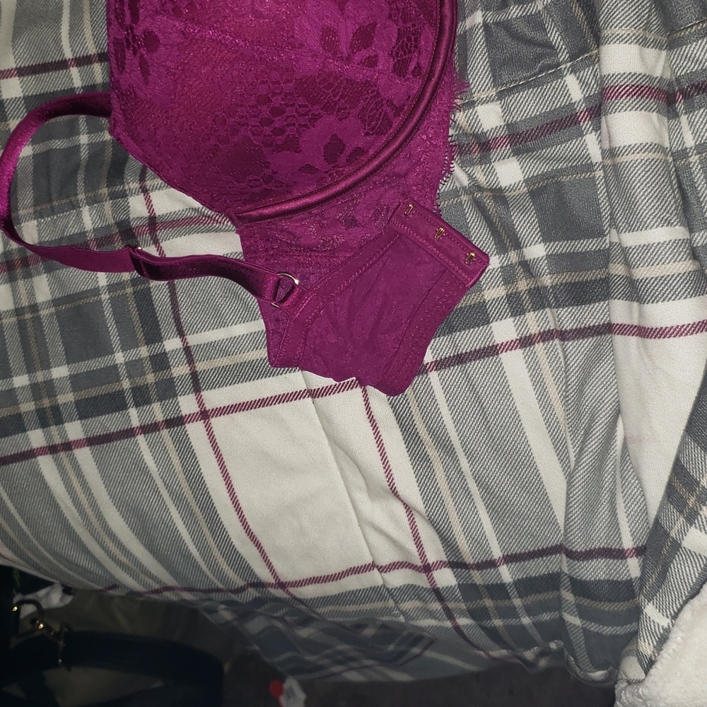 Victoria Secret Bra - Picture 4 of 8